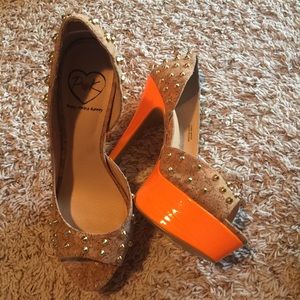 Penny Loves Kenny peep-hole pump